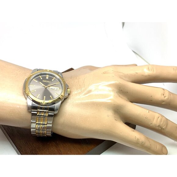 Seiko Men's Watch SUR356 Quartz Gray Dial Day Date Two Tone Stainless Steel 39mm - Picture 5 of 16